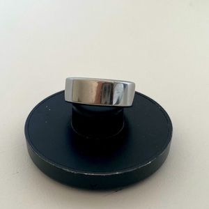 Used Silver Heritage Gen 3 Oura Ring. Size 6